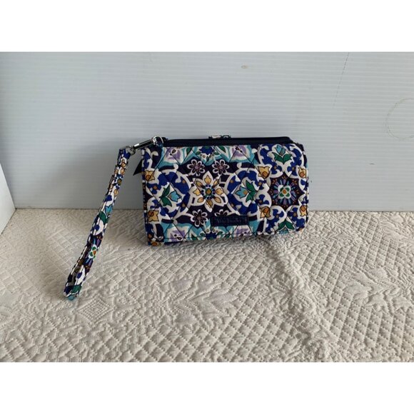 Vera Bradley Lisburn Medallion Cool RFID Wrist Wallet - Picture 6 of 10